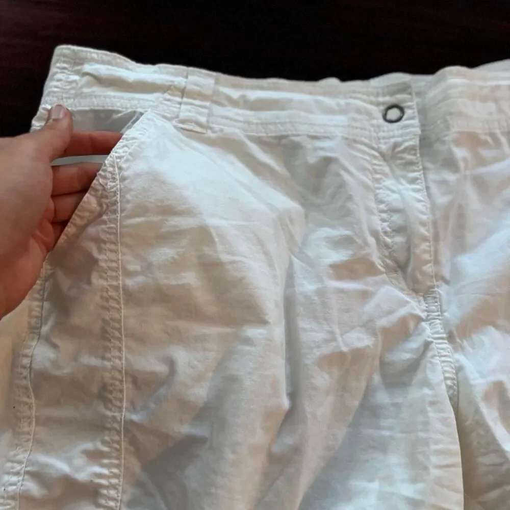 Bay-trading Women's White and Cream Shorts